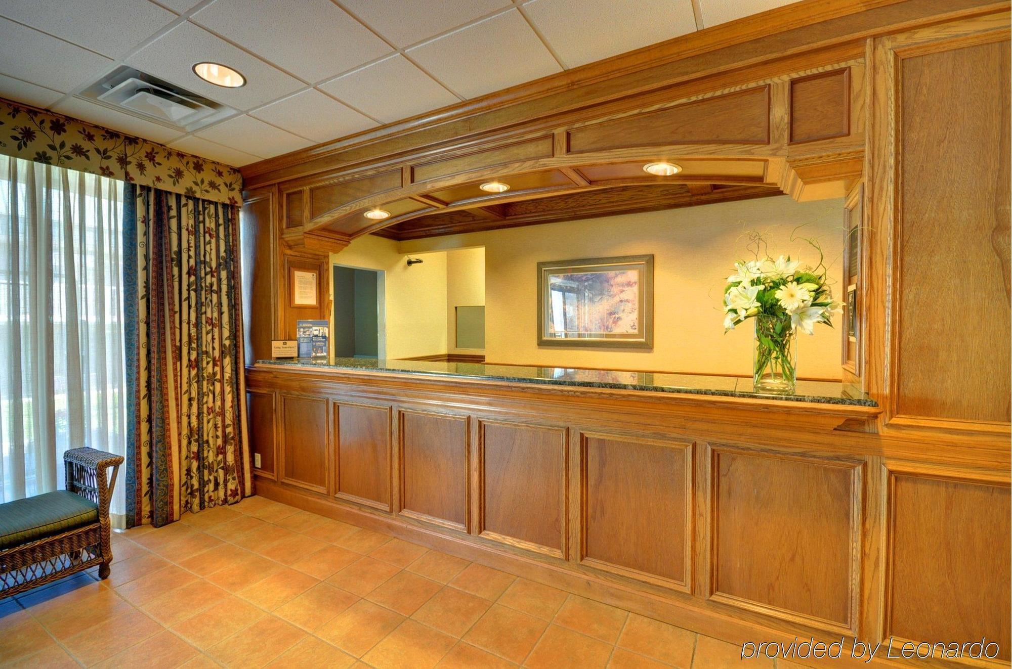 Red Roof Inn & Suites Dekalb DeKalb Interior foto